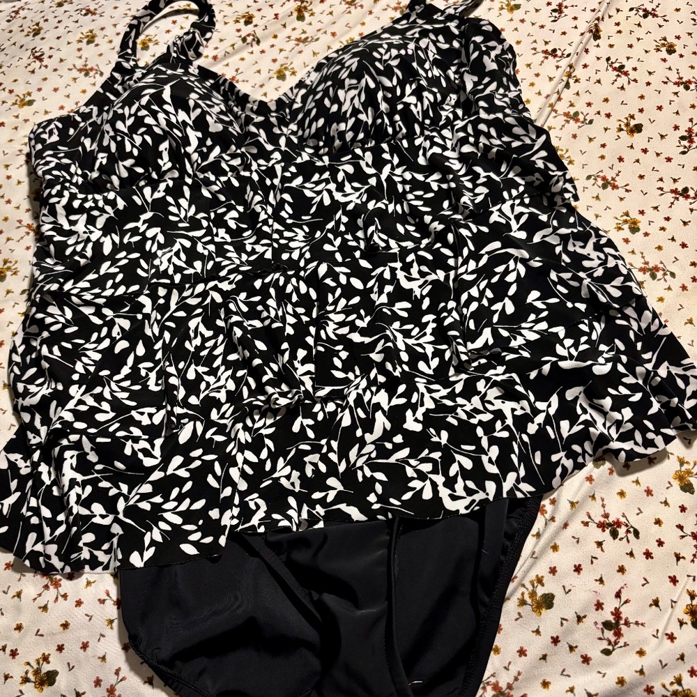 Black and white swimsuit PLUS